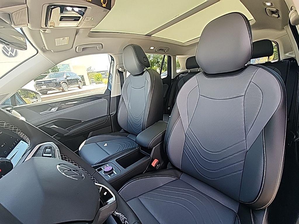 new 2025 Volkswagen Tiguan car, priced at $33,902