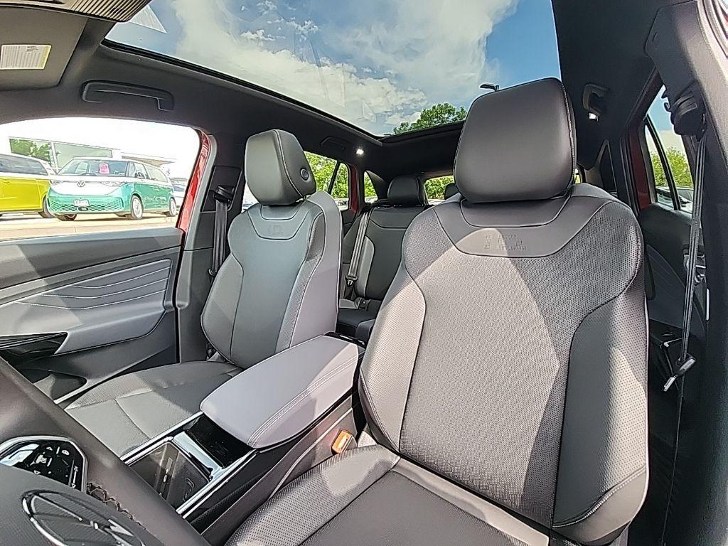 new 2025 Volkswagen ID.4 car, priced at $45,795