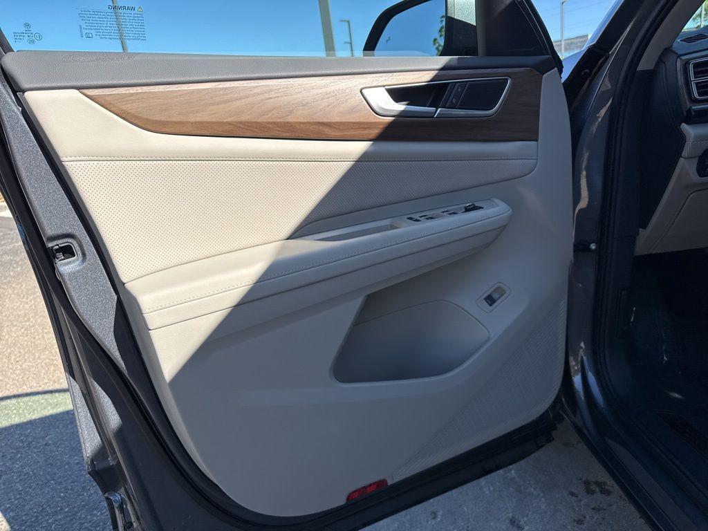 new 2025 Volkswagen Atlas car, priced at $44,919