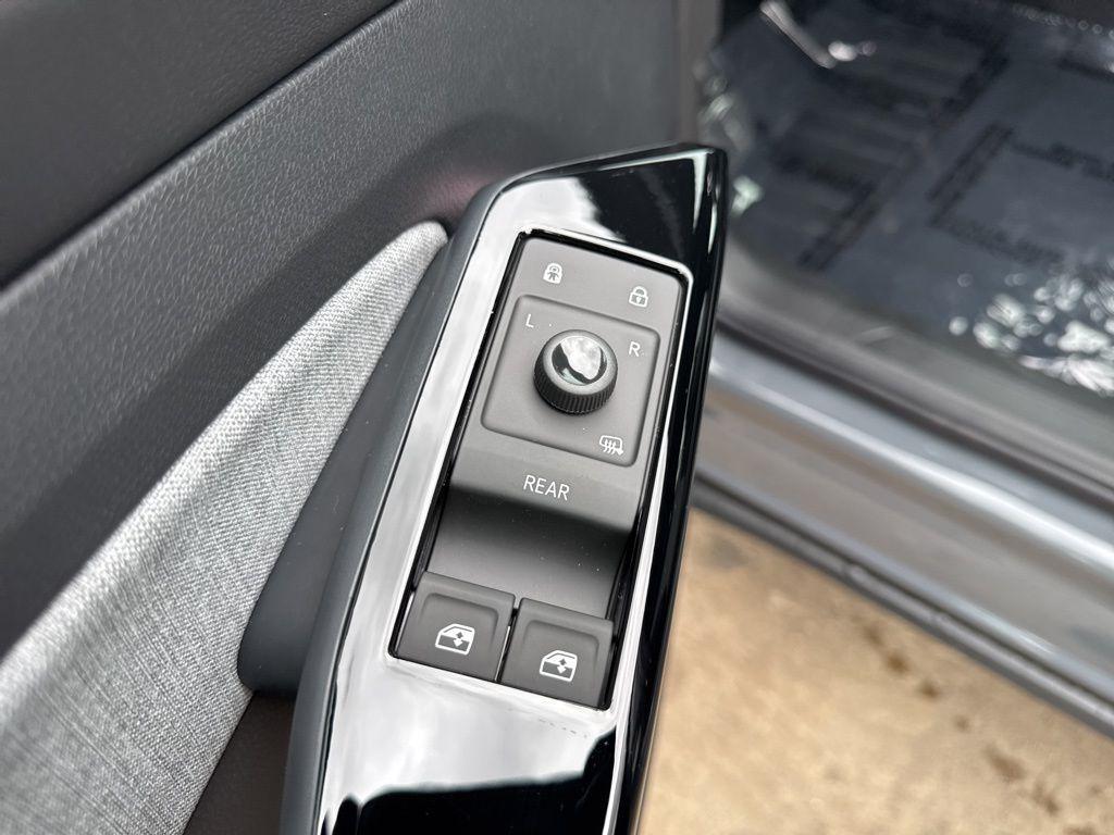 new 2025 Volkswagen ID.4 car, priced at $40,097