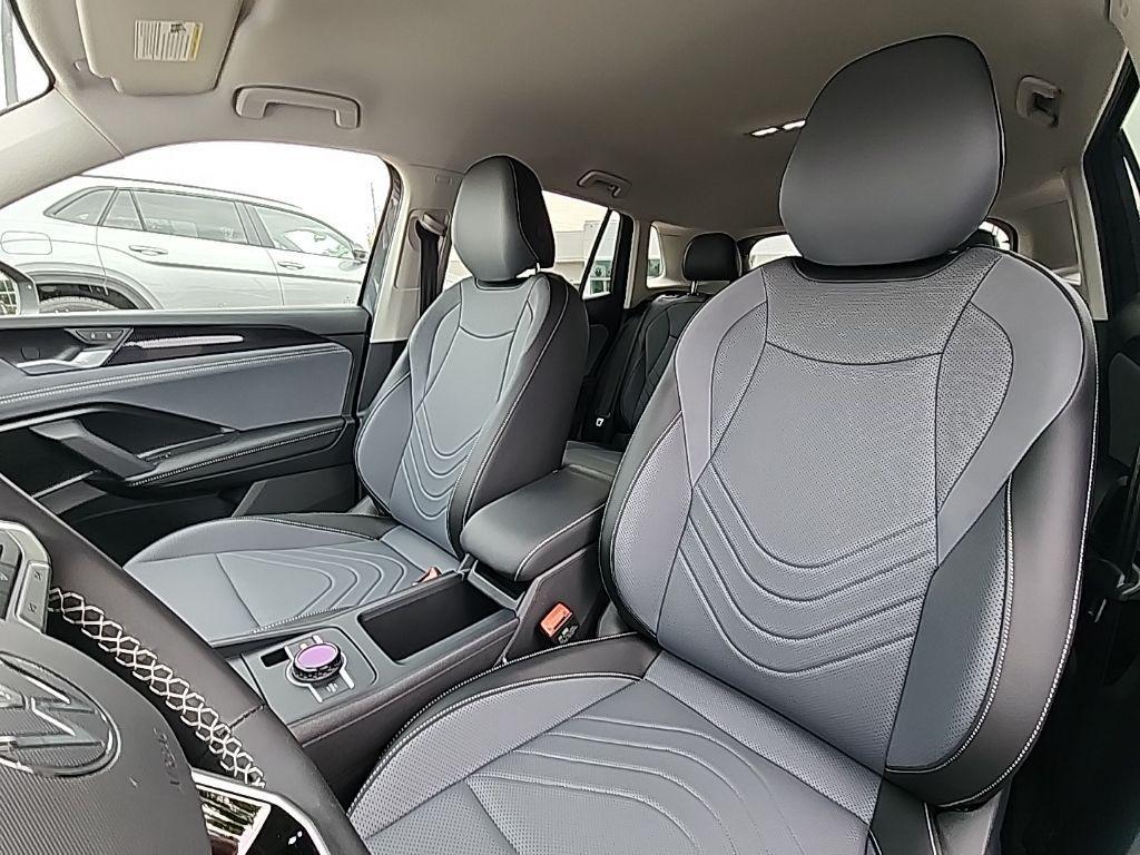 new 2025 Volkswagen Tiguan car, priced at $33,957