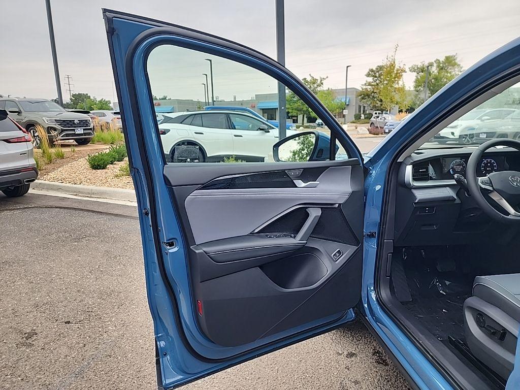 new 2025 Volkswagen Tiguan car, priced at $33,902