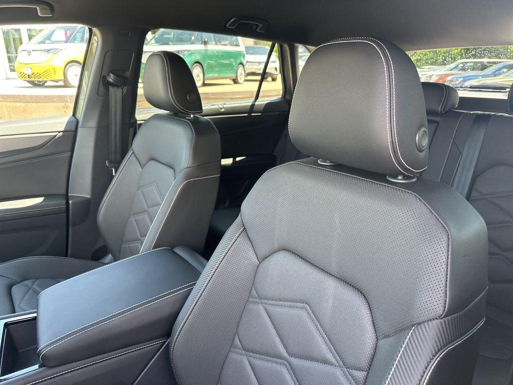 new 2025 Volkswagen Atlas Cross Sport car, priced at $41,264