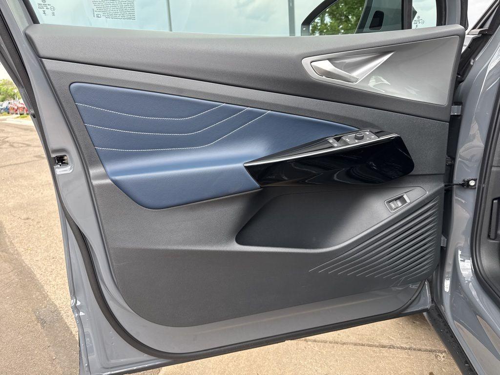 new 2025 Volkswagen ID.4 car, priced at $48,097