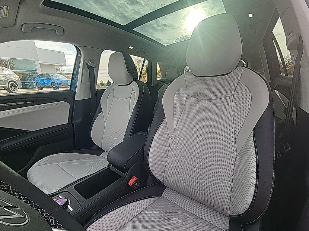 new 2025 Volkswagen Tiguan car, priced at $33,972