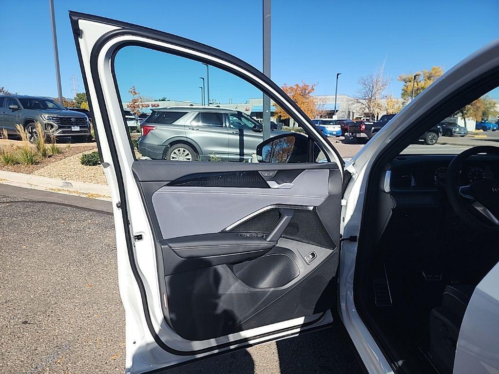 new 2025 Volkswagen Tiguan car, priced at $37,569