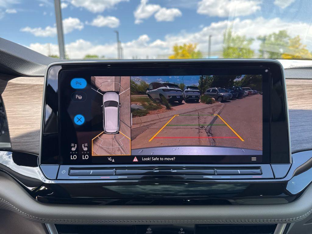 new 2025 Volkswagen Atlas car, priced at $52,616