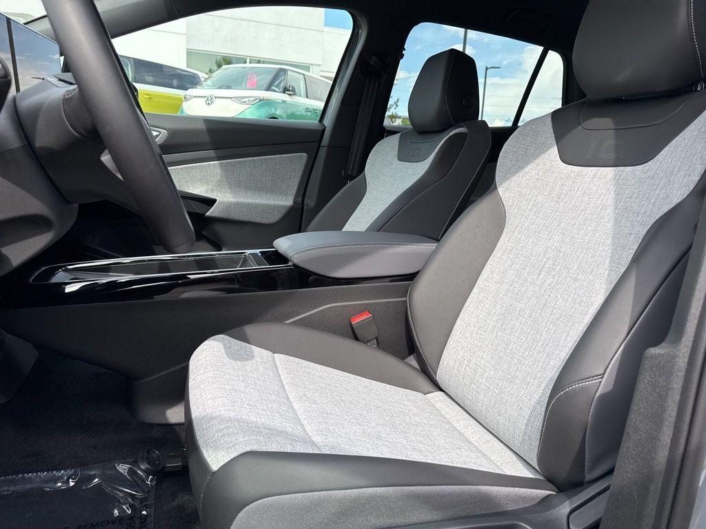 new 2025 Volkswagen ID.4 car, priced at $38,097