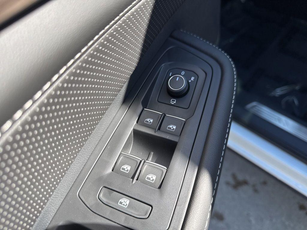 new 2025 Volkswagen Atlas car, priced at $53,053
