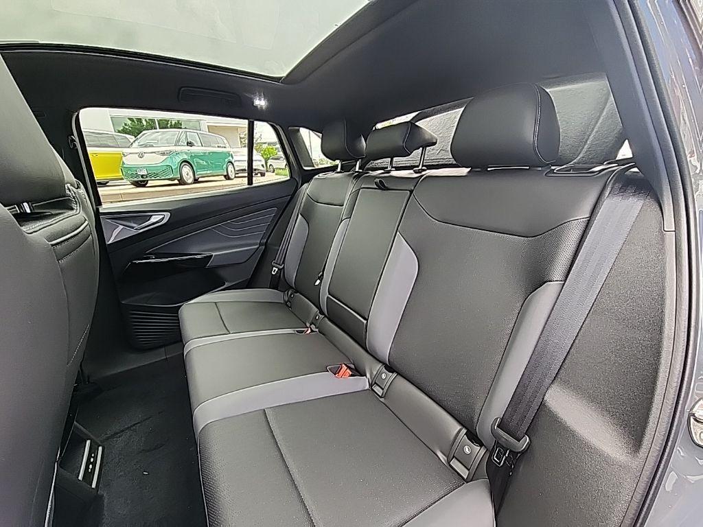 new 2025 Volkswagen ID.4 car, priced at $43,359