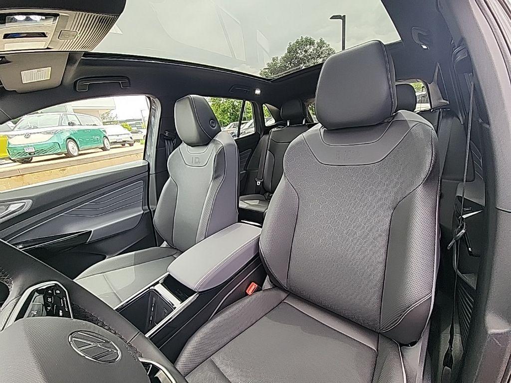 new 2025 Volkswagen ID.4 car, priced at $43,359
