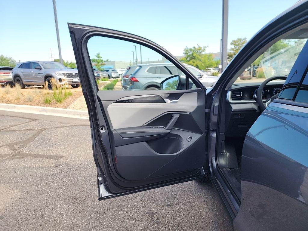 new 2025 Volkswagen Tiguan car, priced at $32,239