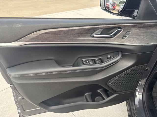 new 2025 Jeep Grand Cherokee L car, priced at $45,276
