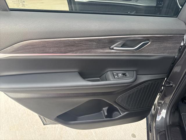 new 2025 Jeep Grand Cherokee L car, priced at $45,276