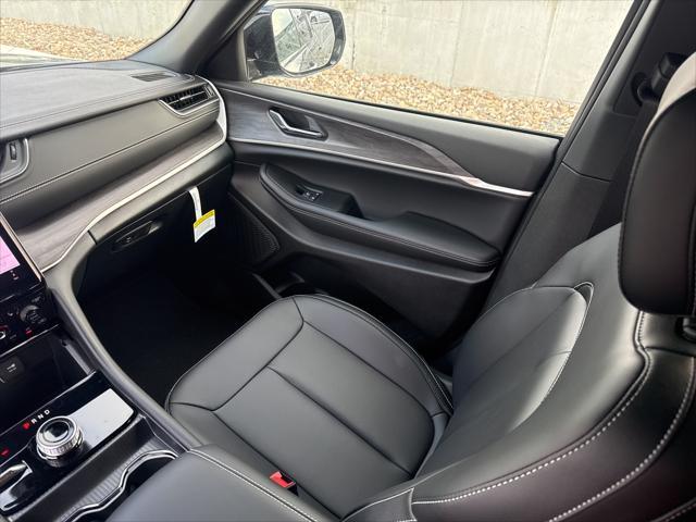new 2025 Jeep Grand Cherokee L car, priced at $45,276