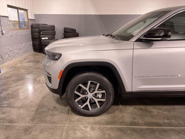 new 2025 Jeep Grand Cherokee car, priced at $50,010