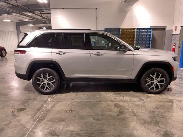 new 2025 Jeep Grand Cherokee car, priced at $50,010
