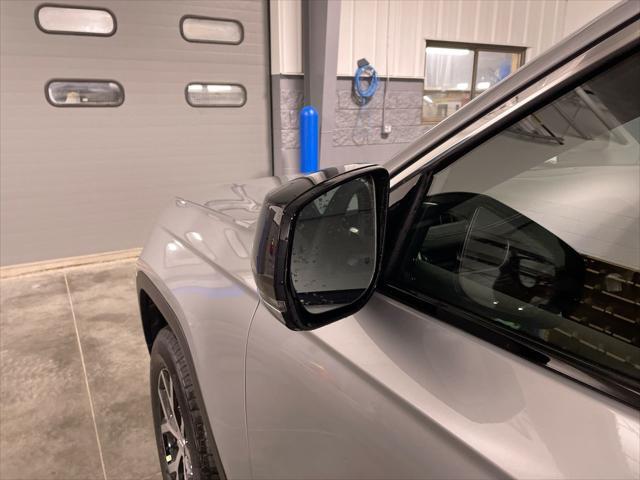 new 2025 Jeep Grand Cherokee car, priced at $50,010