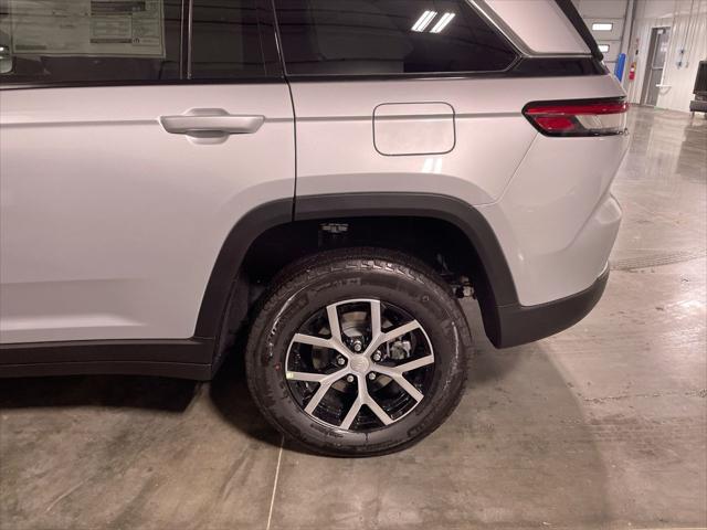 new 2025 Jeep Grand Cherokee car, priced at $50,010