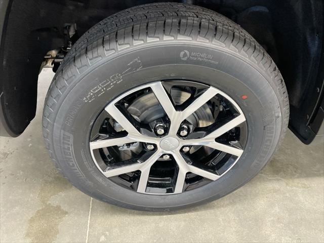 new 2025 Jeep Grand Cherokee car, priced at $49,065