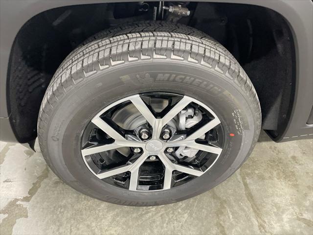 new 2025 Jeep Grand Cherokee car, priced at $49,065