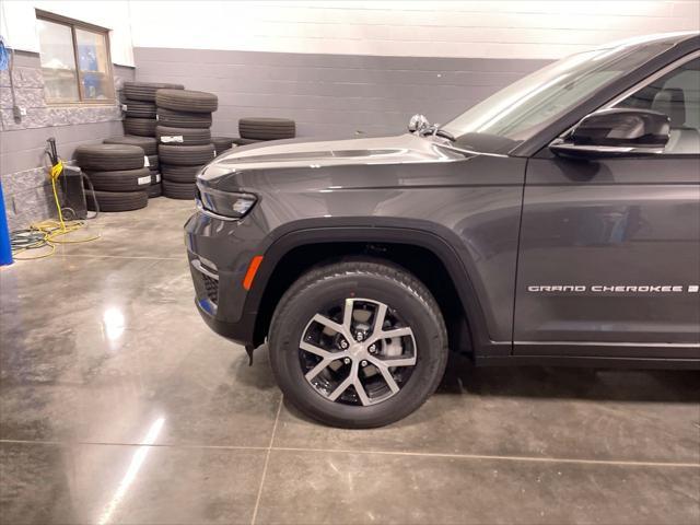 new 2025 Jeep Grand Cherokee car, priced at $49,003
