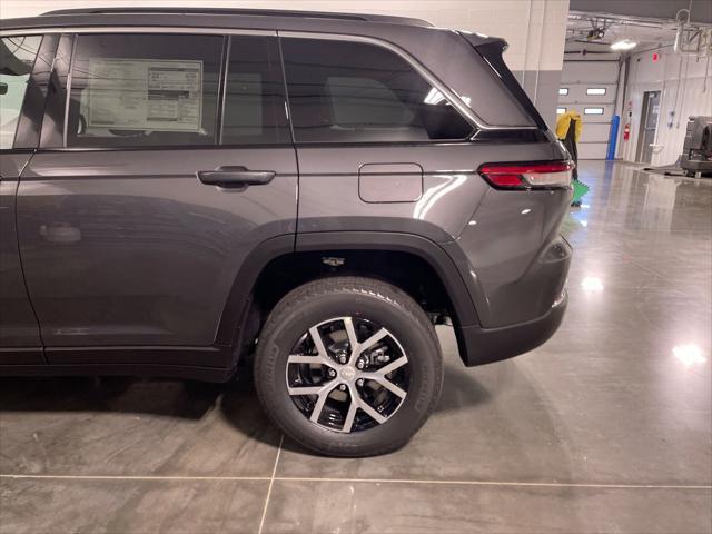 new 2025 Jeep Grand Cherokee car, priced at $49,003