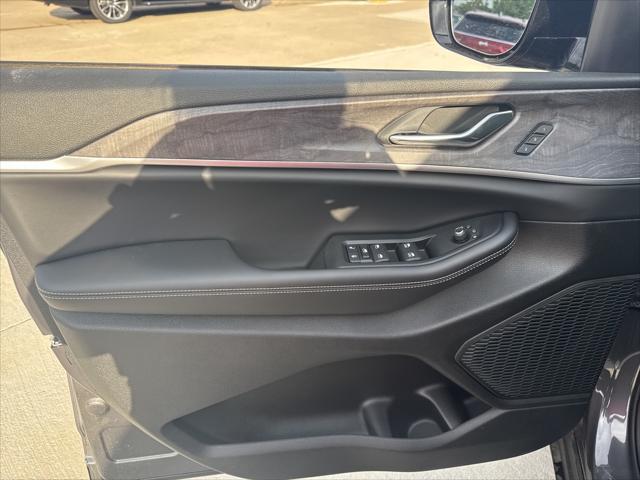 new 2025 Jeep Grand Cherokee L car, priced at $45,276