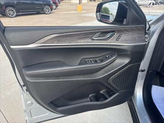 new 2025 Jeep Grand Cherokee L car, priced at $47,700
