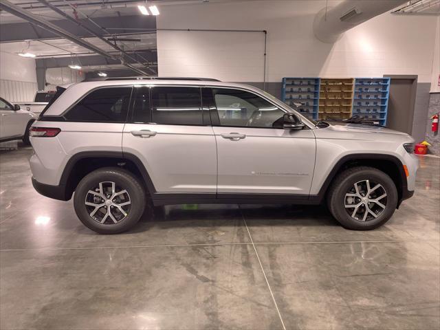 new 2025 Jeep Grand Cherokee car, priced at $45,753