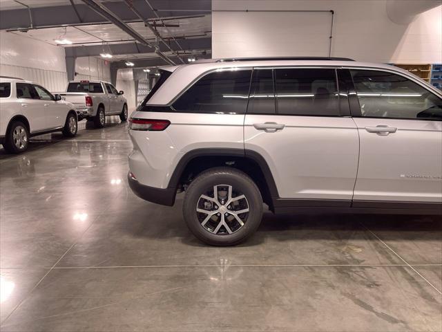 new 2025 Jeep Grand Cherokee car, priced at $45,753