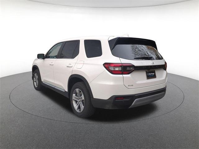new 2025 Honda Pilot car, priced at $43,195