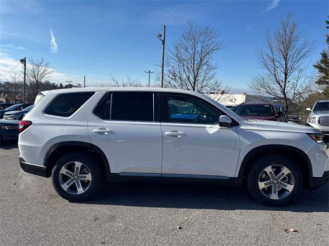 new 2025 Honda Pilot car, priced at $45,285