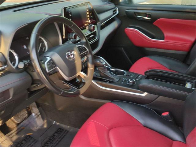 used 2022 Toyota Highlander car, priced at $37,600