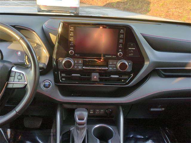 used 2022 Toyota Highlander car, priced at $37,600