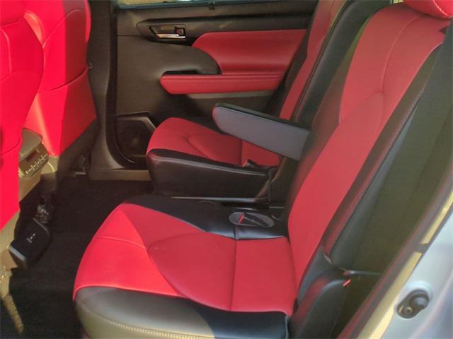 used 2022 Toyota Highlander car, priced at $37,600