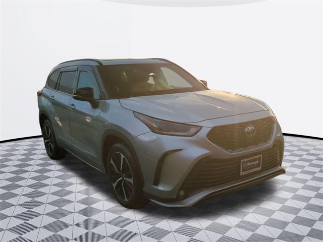 used 2022 Toyota Highlander car, priced at $37,600