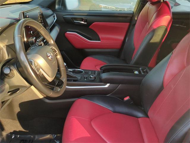 used 2022 Toyota Highlander car, priced at $37,600