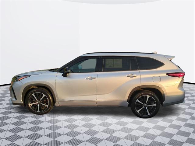used 2022 Toyota Highlander car, priced at $37,600