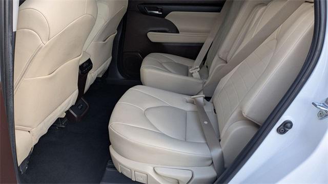 used 2020 Toyota Highlander car, priced at $24,800