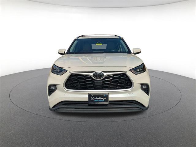 used 2020 Toyota Highlander car, priced at $24,800
