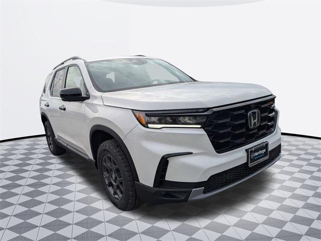 new 2025 Honda Pilot car, priced at $48,214