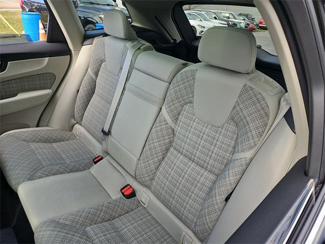 used 2022 Volvo XC60 Recharge Plug-In Hybrid car, priced at $27,888