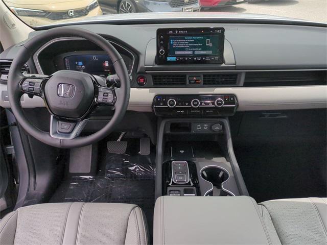 new 2025 Honda Pilot car, priced at $51,378