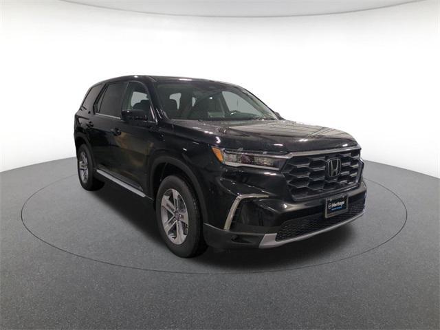 new 2025 Honda Pilot car, priced at $45,600