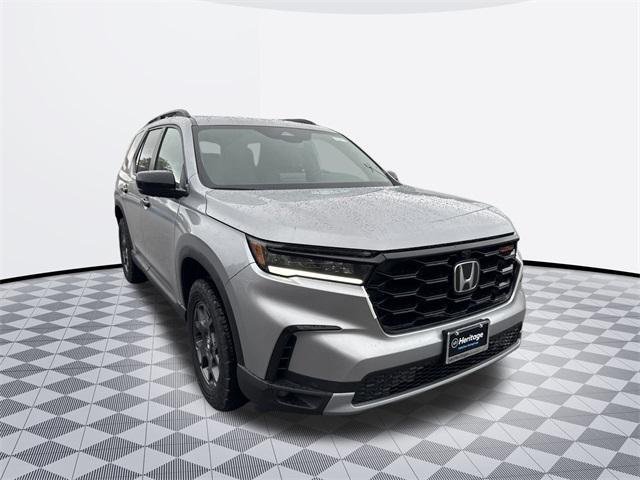 new 2025 Honda Pilot car, priced at $47,732