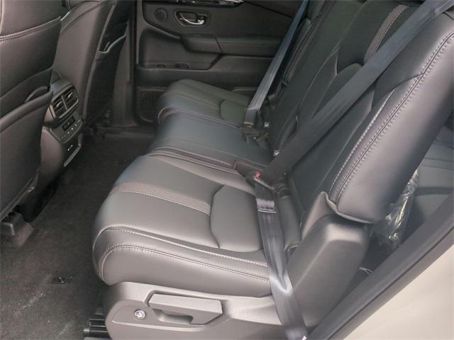 new 2025 Honda Pilot car, priced at $44,695
