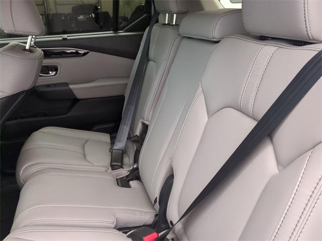 new 2025 Honda Pilot car, priced at $48,739