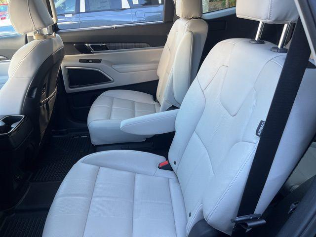 used 2023 Kia Telluride car, priced at $30,800