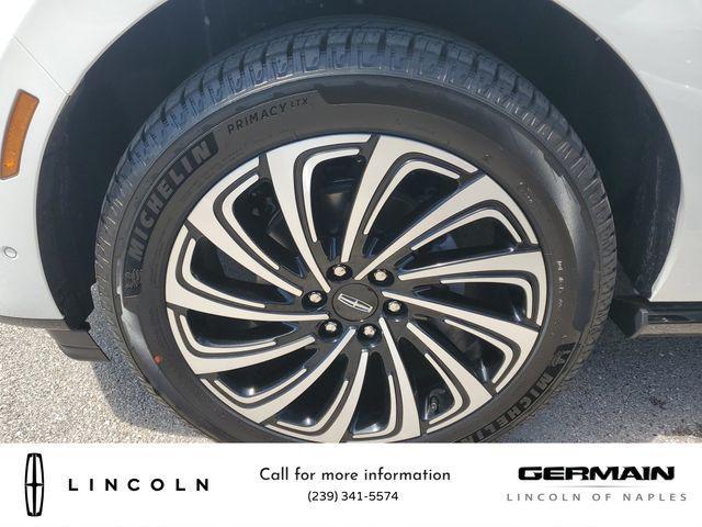 new 2025 Lincoln Navigator car, priced at $119,940